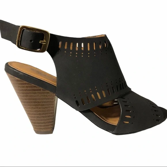 QUPID Slip on heels w Ankle Strap Blk Sz 5.5 - Picture 1 of 10